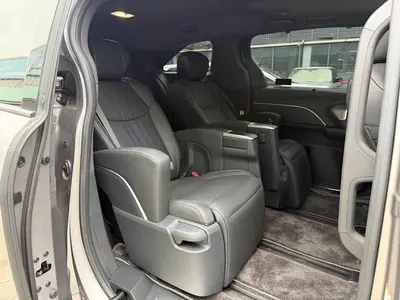 丰田 赛那SIENNA 2024款 2.5L混动 臻享尊贵版 thumbnail 8