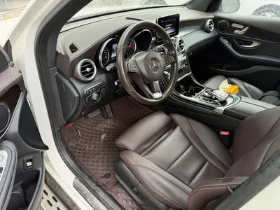 Mercedes-Benz GLC 2017 -Class GLC 260 4MATIC Luxury thumbnail 4