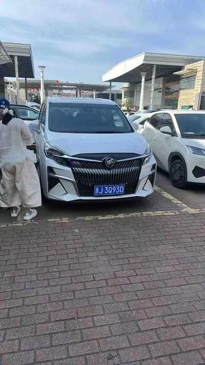 Buick GL8 2020 ESLand Master 653T Luxury