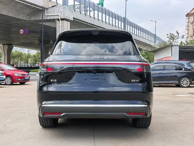 鸿蒙智行 问界M8 2025款 增程 Ultra版 53.4kWh 6座版 (192线激光雷达) thumbnail 5