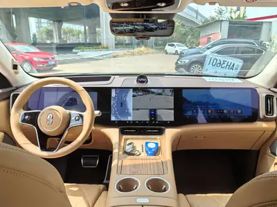 鸿蒙智行 问界M8 2025款 增程 Ultra版 53.4kWh 6座版 (192线激光雷达) thumbnail 10
