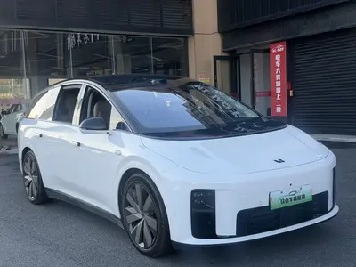 理想汽车 理想i8 2025款 标准版 thumbnail 4