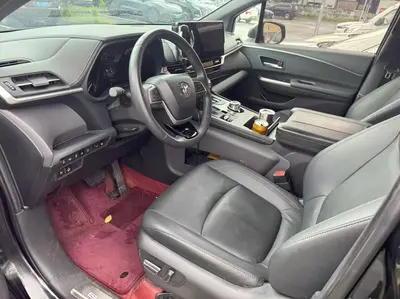 Toyota SIENNA 2023 2.5LHybrid Premium thumbnail 6
