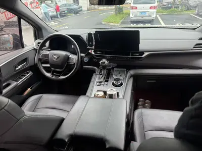 Toyota SIENNA 2023 2.5LHybrid Premium thumbnail 8