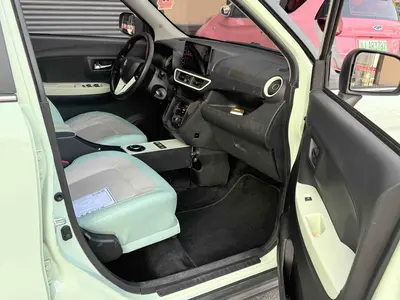 Lingbao 凌宝BOX 2022 I am sorry, but "卓文君" appears to be a name (Zhuo Wenjun, a historical Chinese poet), not a car specification or trim text. Please provide the correct input. thumbnail 7
