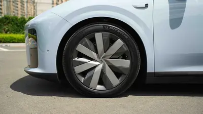 理想汽车 理想i8 2025款 标准版 thumbnail 9