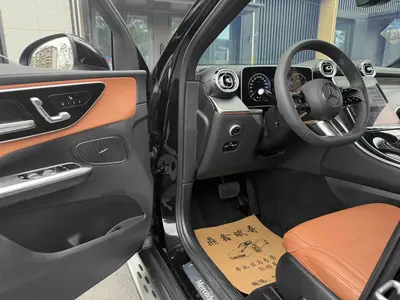 Mercedes-Benz GLC 2023 -Class Facelift GLC 260 L 4MATIC Luxury 7-Seat thumbnail 4