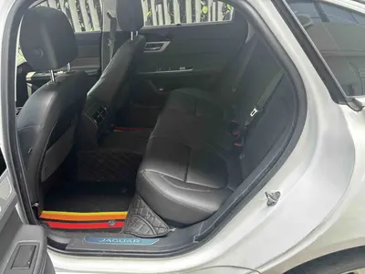 捷豹 XFL 2020款 XFL 2.0T P200 两驱精英版 thumbnail 7