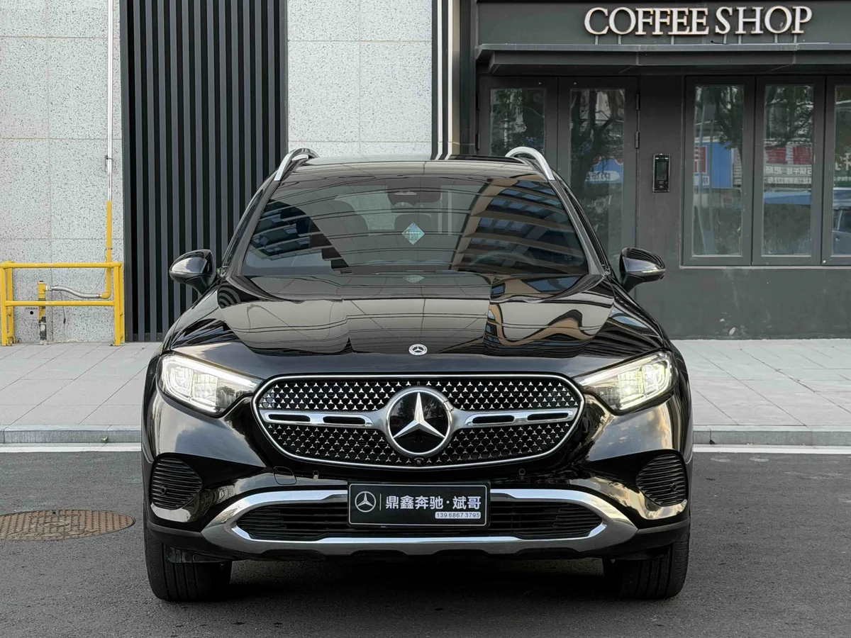 Mercedes-Benz GLC 2024 -Class GLC 260 L 4MATIC Sport 5-Seat - 1