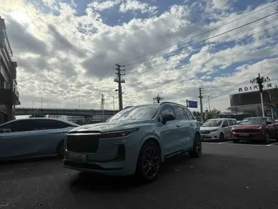 理想汽车 理想ONE 2021款 增程6座版 thumbnail 3