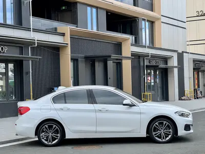 BMW 1 Series 2020 120i MM Sport thumbnail 9