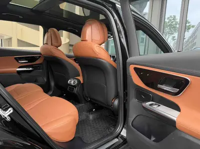 奔驰 GLC 2024款 级 GLC 260 L 4MATIC 动感型 5座 thumbnail 6