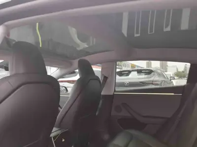 特斯拉 Model 3 2023款 后轮驱动版 thumbnail 3