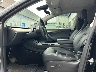 Tesla Model Y 2022 Long RangeAll-wheel drive thumbnail 5