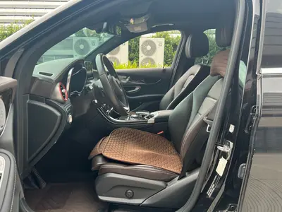Mercedes-Benz GLC 2018 -Class GLC 260 4MATIC Luxury thumbnail 4