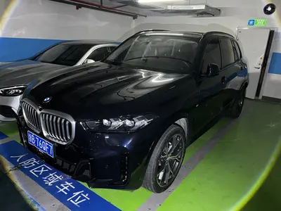 宝马 X5 2025款 xDrive 30Li 尊享型M运动曜夜套装