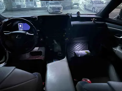 Lexus ES 2023 200 Excellence thumbnail 9