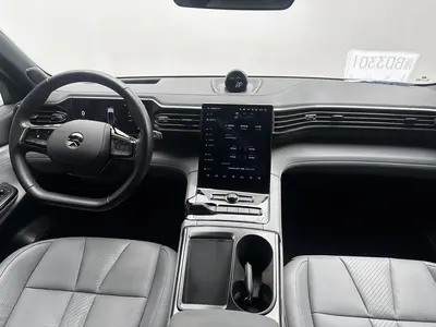 蔚来 ES8 2020款 580KM 六座版 thumbnail 7