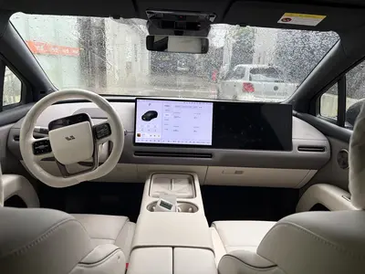 理想汽车 理想i6 2025款 两驱标准版 thumbnail 7
