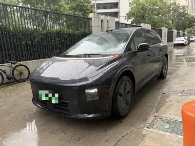理想汽车 理想i6 2025款 两驱标准版 thumbnail 1