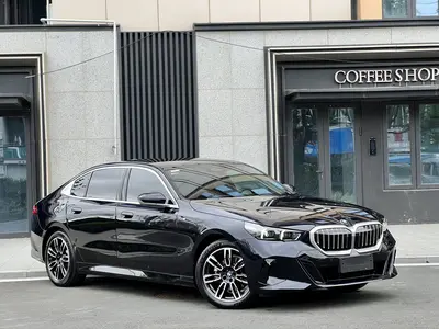 BMW 5 Series 2024 525Li MM Sport thumbnail 4