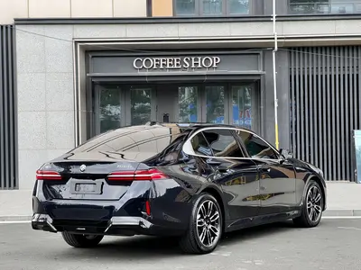 BMW 5 Series 2024 525Li MM Sport thumbnail 8