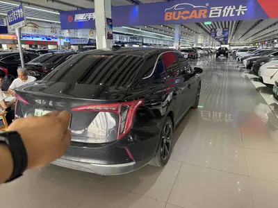 红旗 E-QM5 2021款 充电 旗享版 thumbnail 5