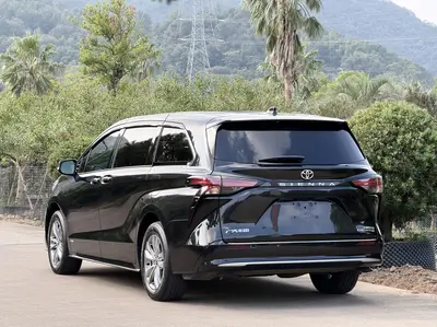 Toyota Sienna 2024 2.5LHybrid AWDPremium thumbnail 4