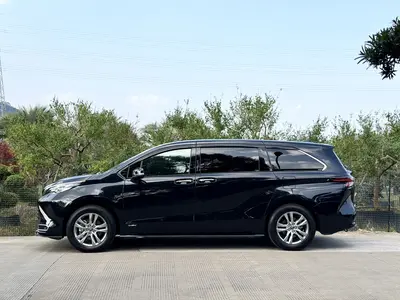 Toyota Sienna 2024 2.5LHybrid AWDPremium thumbnail 5