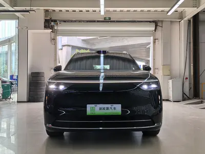 鸿蒙智行 问界M8 2025款 增程 Max+版 53.4kWh 6座版 thumbnail 3