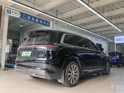 鸿蒙智行 问界M8 2025款 增程 Max+版 53.4kWh 6座版 thumbnail 6