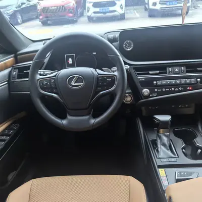 Lexus ES 2024 200 Supreme thumbnail 6