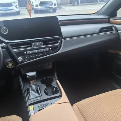 Lexus ES 2024 200 Supreme thumbnail 7