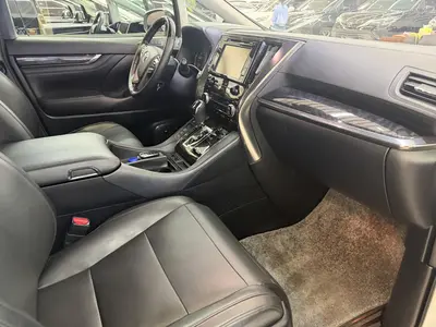Toyota Vellfire 2020 Hybrid 2.5L HVLuxury thumbnail 4