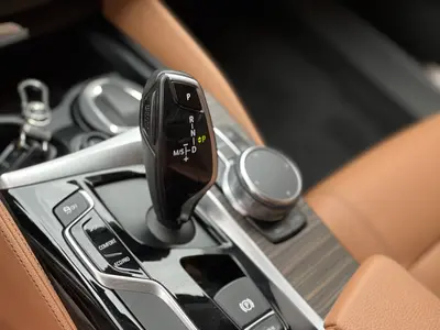 BMW 5 Series 2018 Facelift 530Li Leading Luxury Pack thumbnail 18