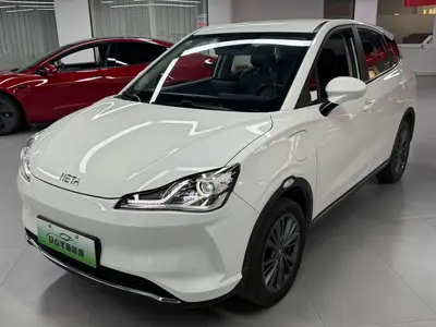 哪吒汽车 哪吒V 2021款 标准续航版 thumbnail 1