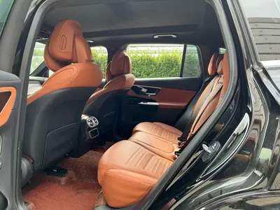 Mercedes-Benz GLC 2023 -Class GLC 260 L 4MATIC Luxury 5-Seat thumbnail 5