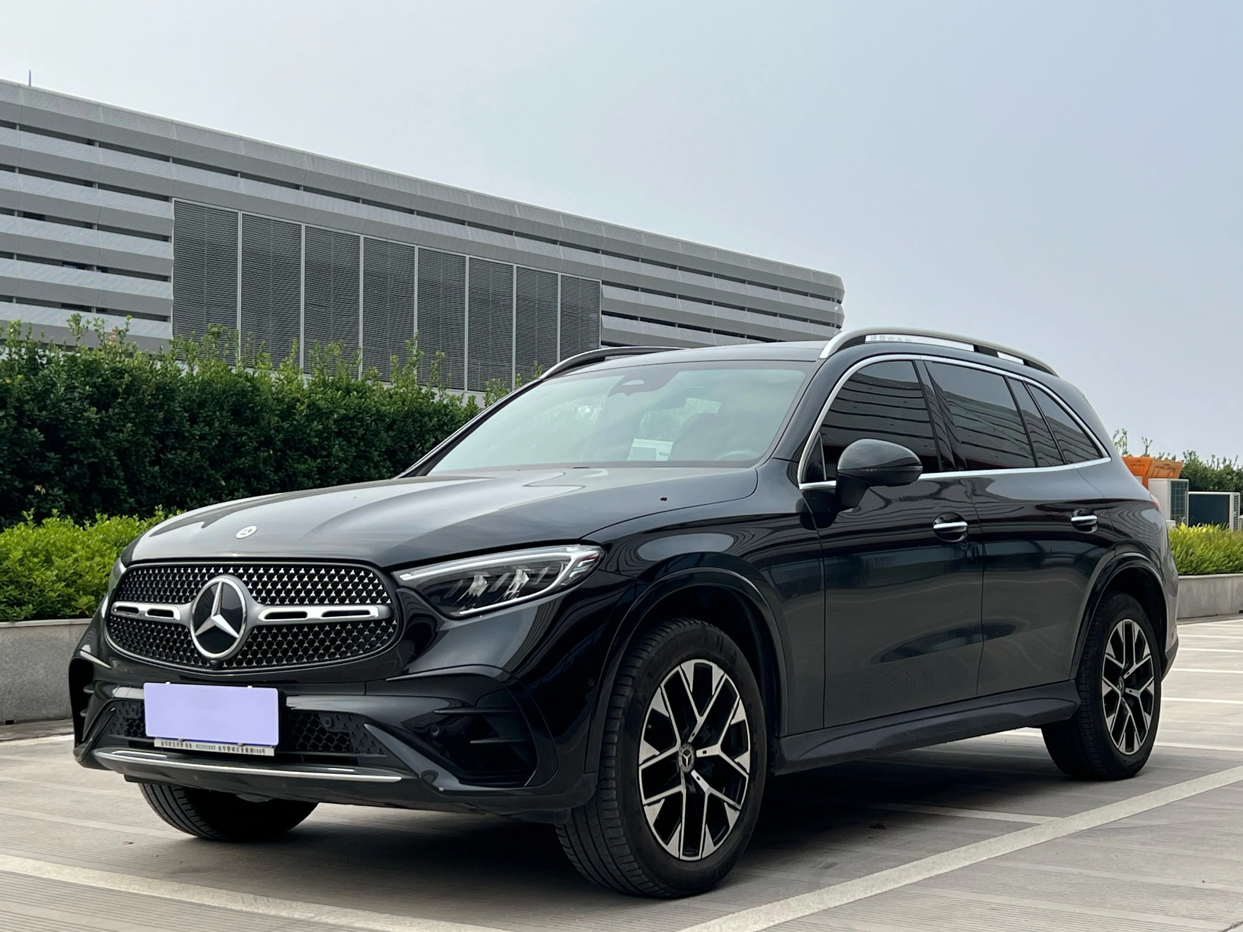 Colourful Rack For Classes Mercedes-Benz GLC 2023 -Class GLC 260 L 4MATIC Luxury 5-Seat | $37400.06