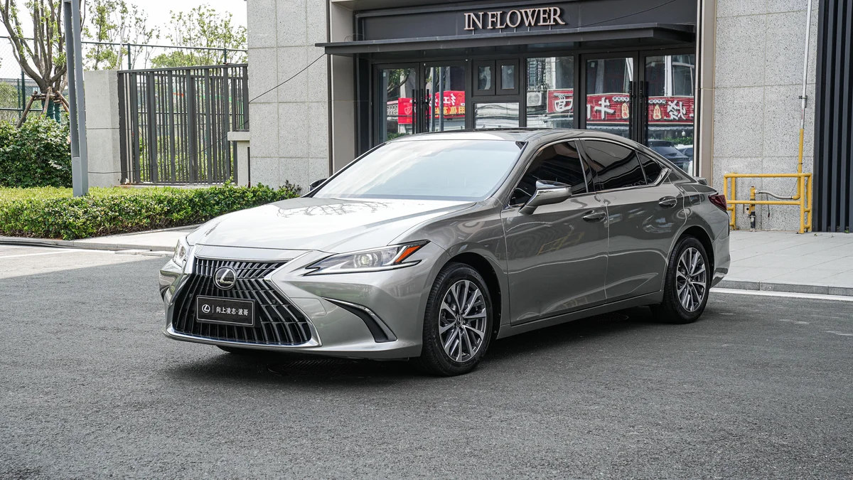 Lexus ES 2022 300h Excellence - 1
